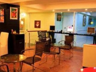 بانغْلامونغْ Hill Top Service Suites المظهر الخارجي الصورة