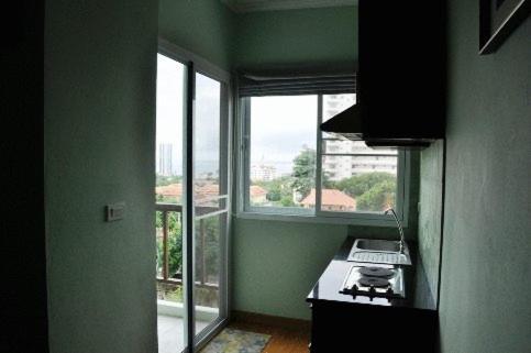 بانغْلامونغْ Hill Top Service Suites الغرفة الصورة