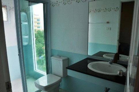 بانغْلامونغْ Hill Top Service Suites الغرفة الصورة