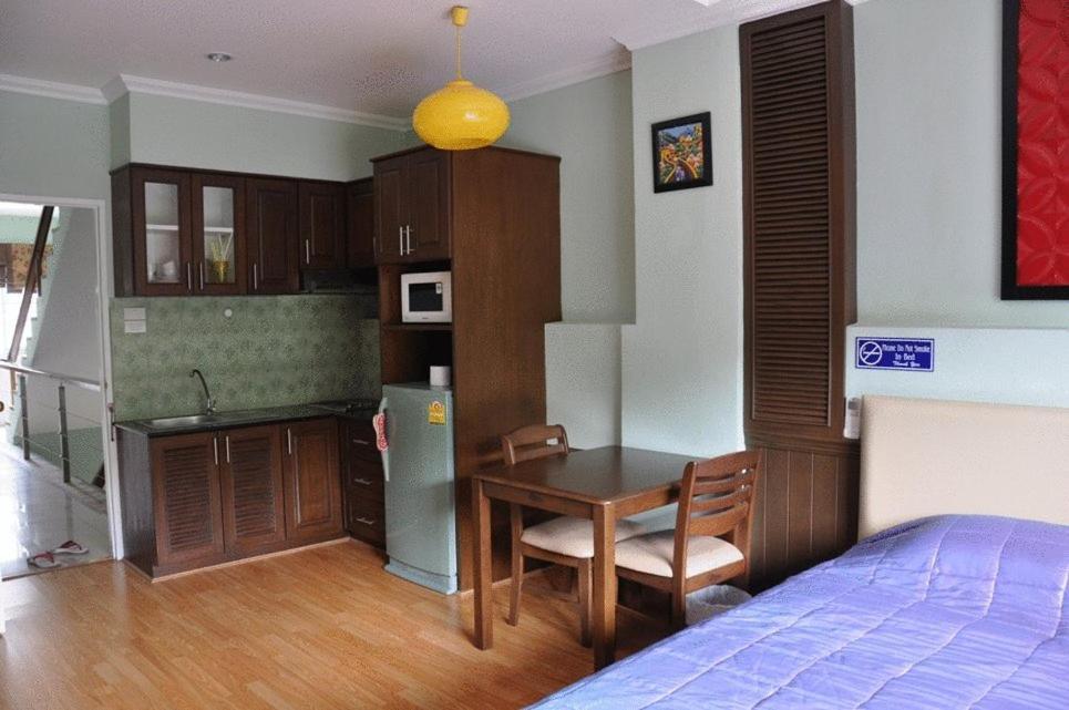 بانغْلامونغْ Hill Top Service Suites الغرفة الصورة